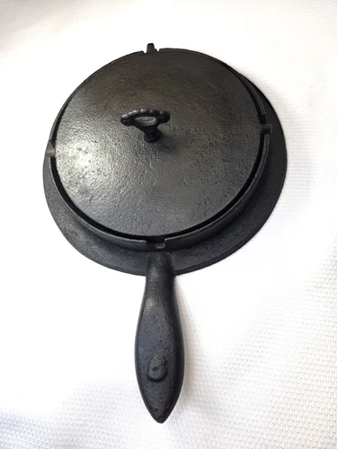 Unmarked - Possible Early Griswold #8 Cast Iron Waffle Iron
