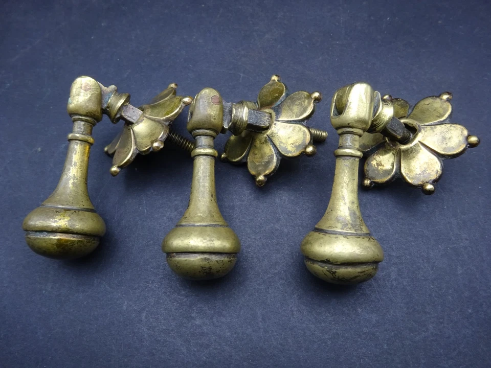 Set of 3 reclaimed brass teardrop drawer pulls 5.5cm drop TD2 - Image 2 of 4