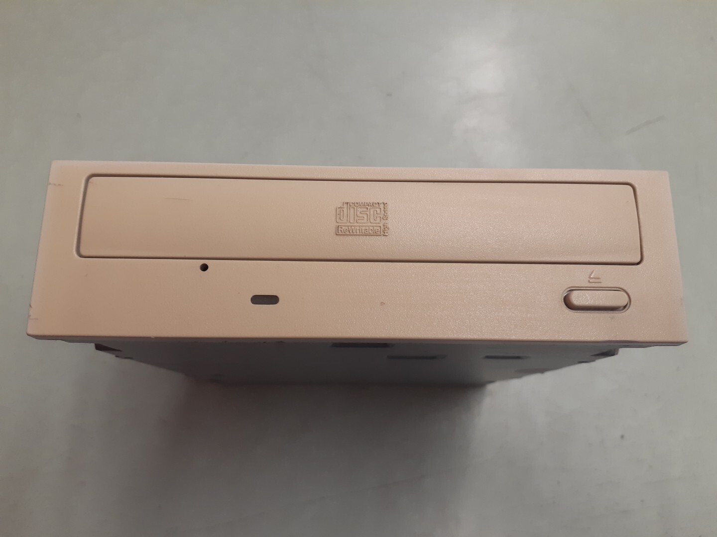 LITE-ON IT LTR-24102B CD-RW IDE Drive Gateway 5502140 - Beige Bezel