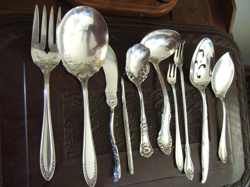 Lote de 10 HERMOSAS PIEZAS ANTIGUAS PARA SERVIR DE PLATA Grandes Marcas y Patrones Foto 4 de 4