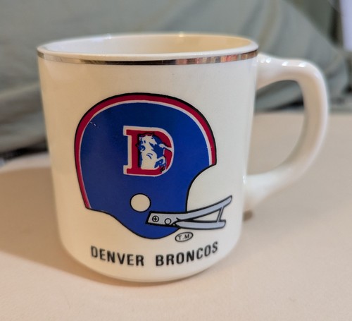 Una (1) Taza de Café Vintage NFL Denver Broncos Casco Retro Logo Borde Dorado 🏈🏈🐴 - Imagen 3 de 10