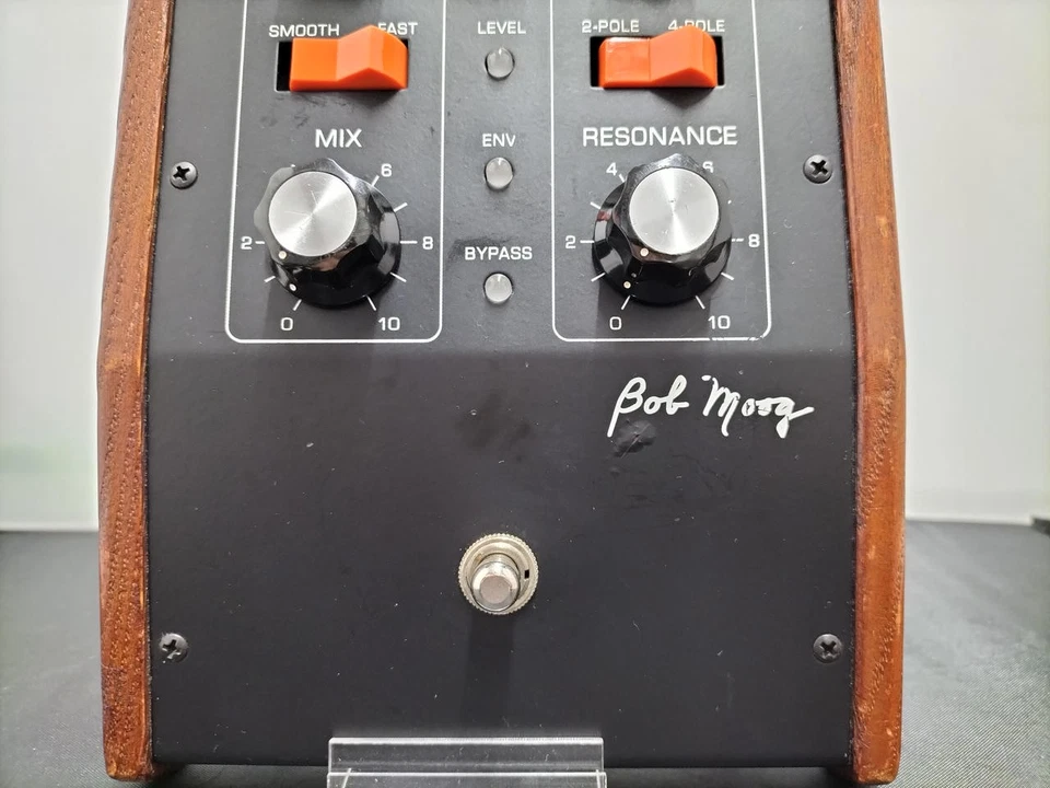 Pedal efecto filtro paso bajo MOOG Moogerfooger MF-101 JP Foto 4 de 4
