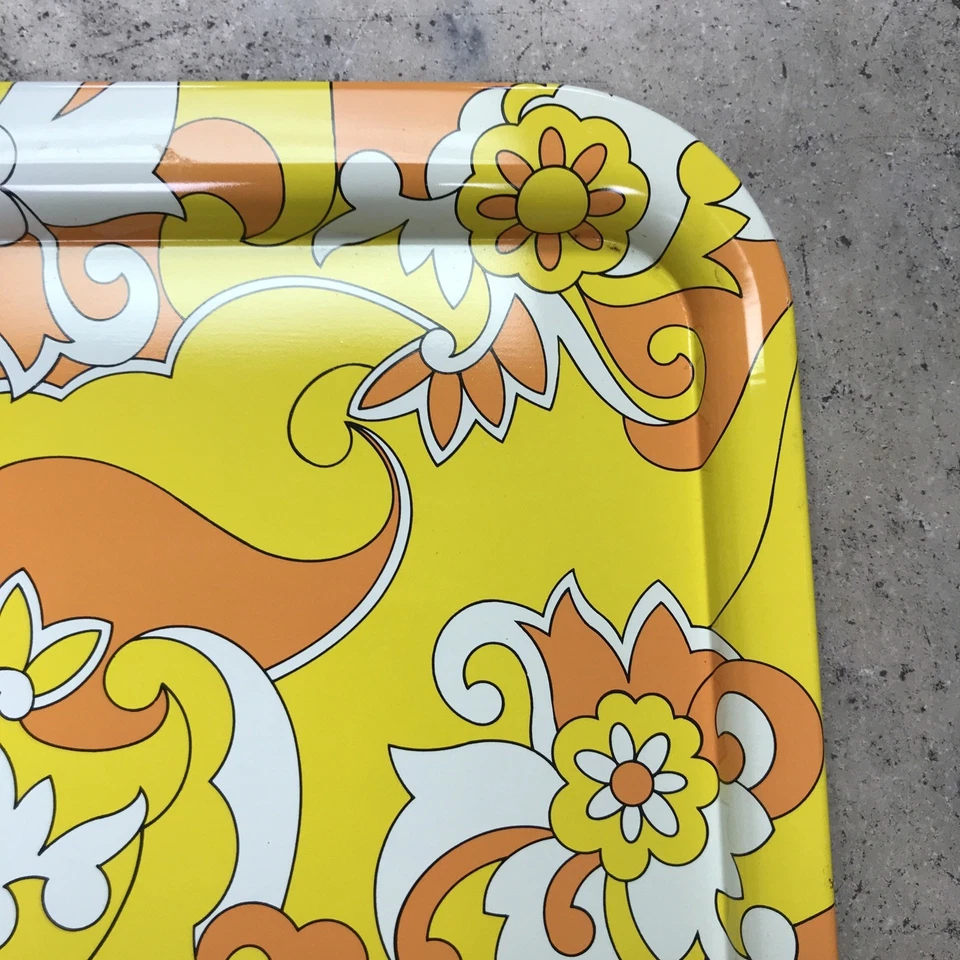 JUEGO 2 BANDEJAS DE SERVIR TV DE METAL PSICODÉLICO HIPPIE AMARILLO NARANJA BLANCO MOD AÑOS 60 DE COLECCIÓN Foto 4 de 4