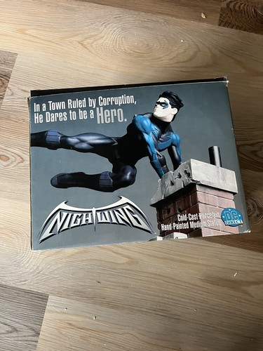 Nightwing On Rooftop Ltd. Edition 7 1/2"Statue DC Direct NEW - Picture 5 of 10