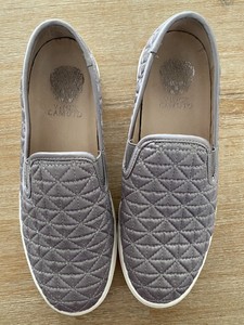 2m quilted camuto vince metallic slip womens shoes silver