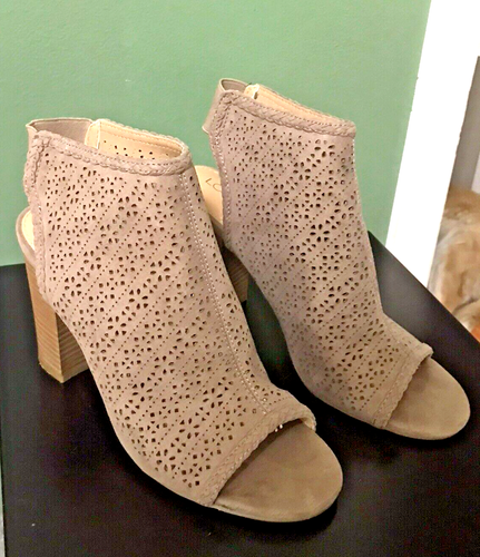 LC Lauren Conrad Peep Toe Ankle Booties Womens 8 Tan Fairy Whimsigoth Laser Cut - Picture 2 of 8