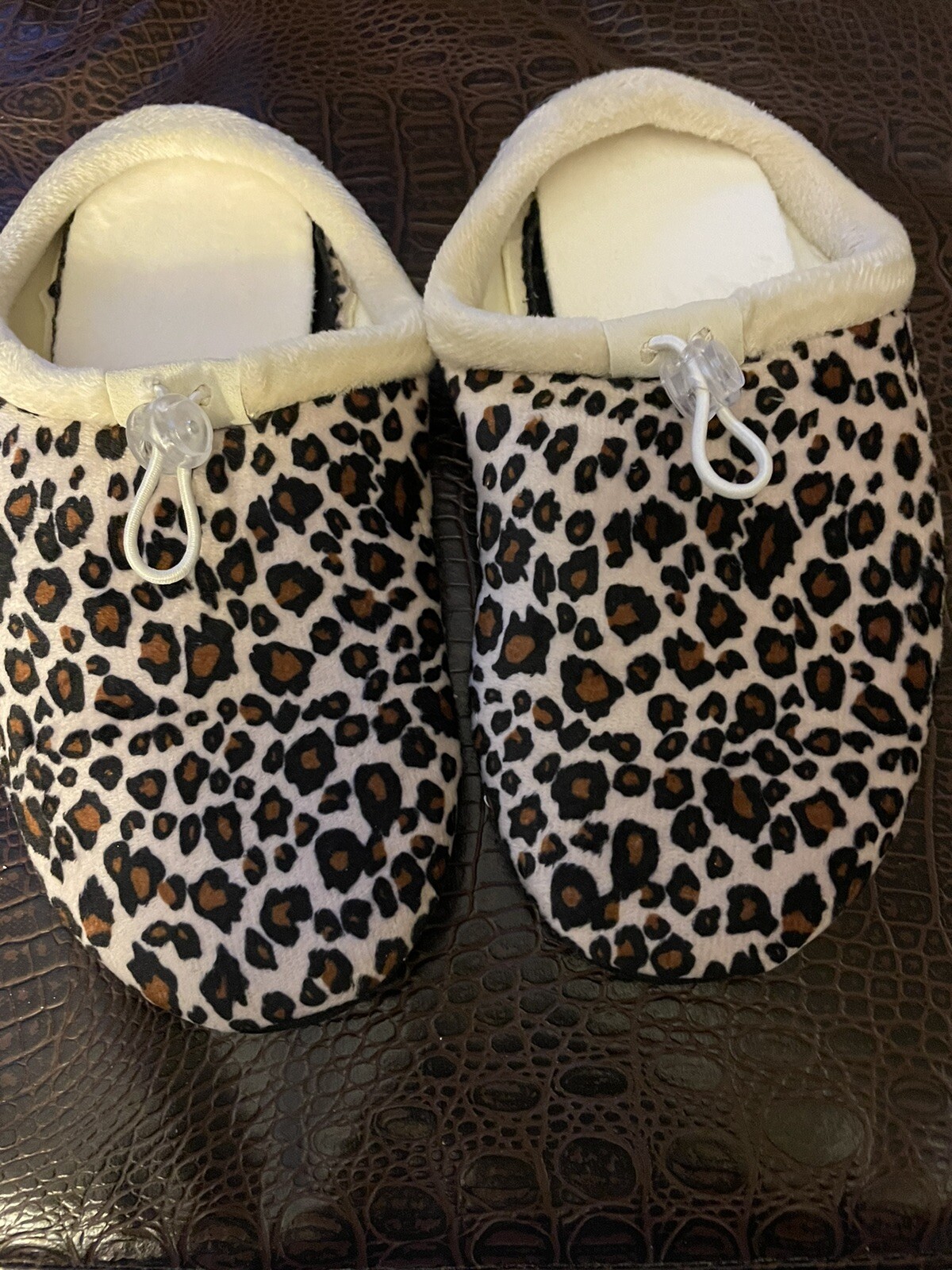 Women's leopard print slippers sizes 4-5 cozy home footwear-image