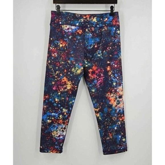 Conjunto de duas leggings Capri ENERGIE tamanho G verde neon/preto e explosões de cores - Imagem 2 de 4