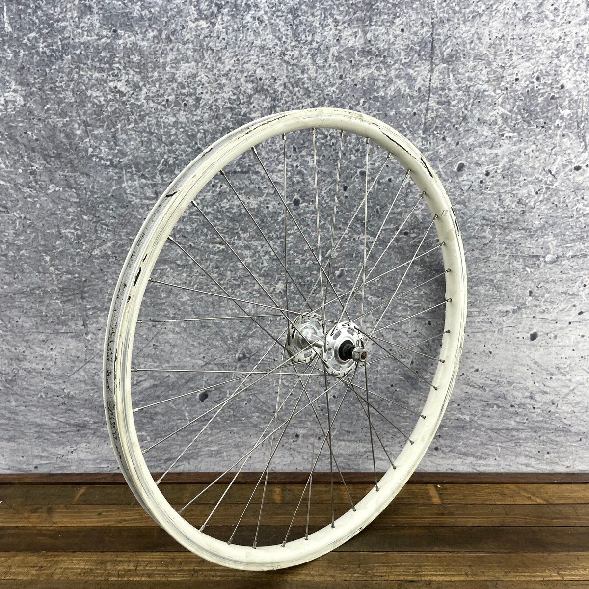 Suzue Sealed Tech Front Wheel 26 in Aero Hoop Vintage 80s Hub