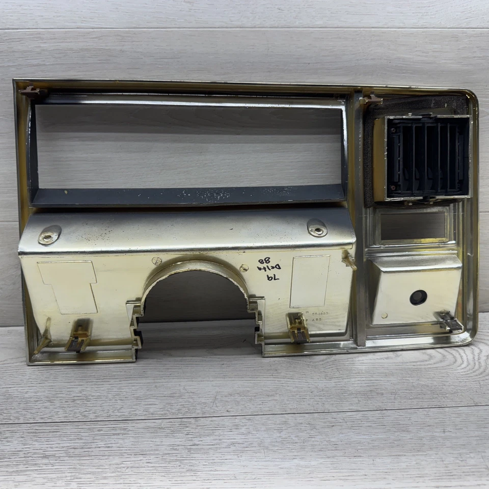 Oldsmobile Delta 88 OE 1977-1984 velocímetro ventilación tablero bisel panel q2598 DG Foto 4 de 4