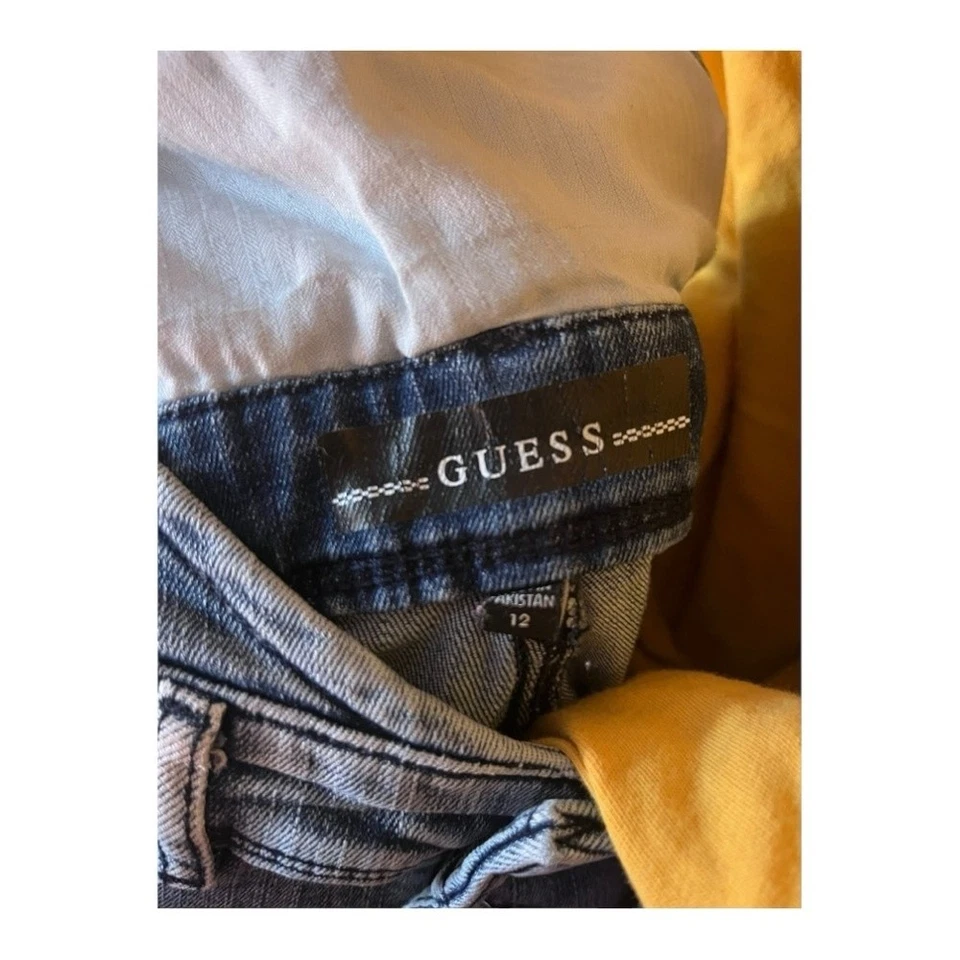 Conjunto Y2K camisa retrô amarela mostarda GUESS (M) e shorts retrô GUESS tamanho 12 - Imagem 3 de 4