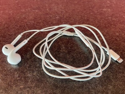 Apple EarPods Lightning Connector In Ear Canal A1748 MWTY3AM/A  Original OEM