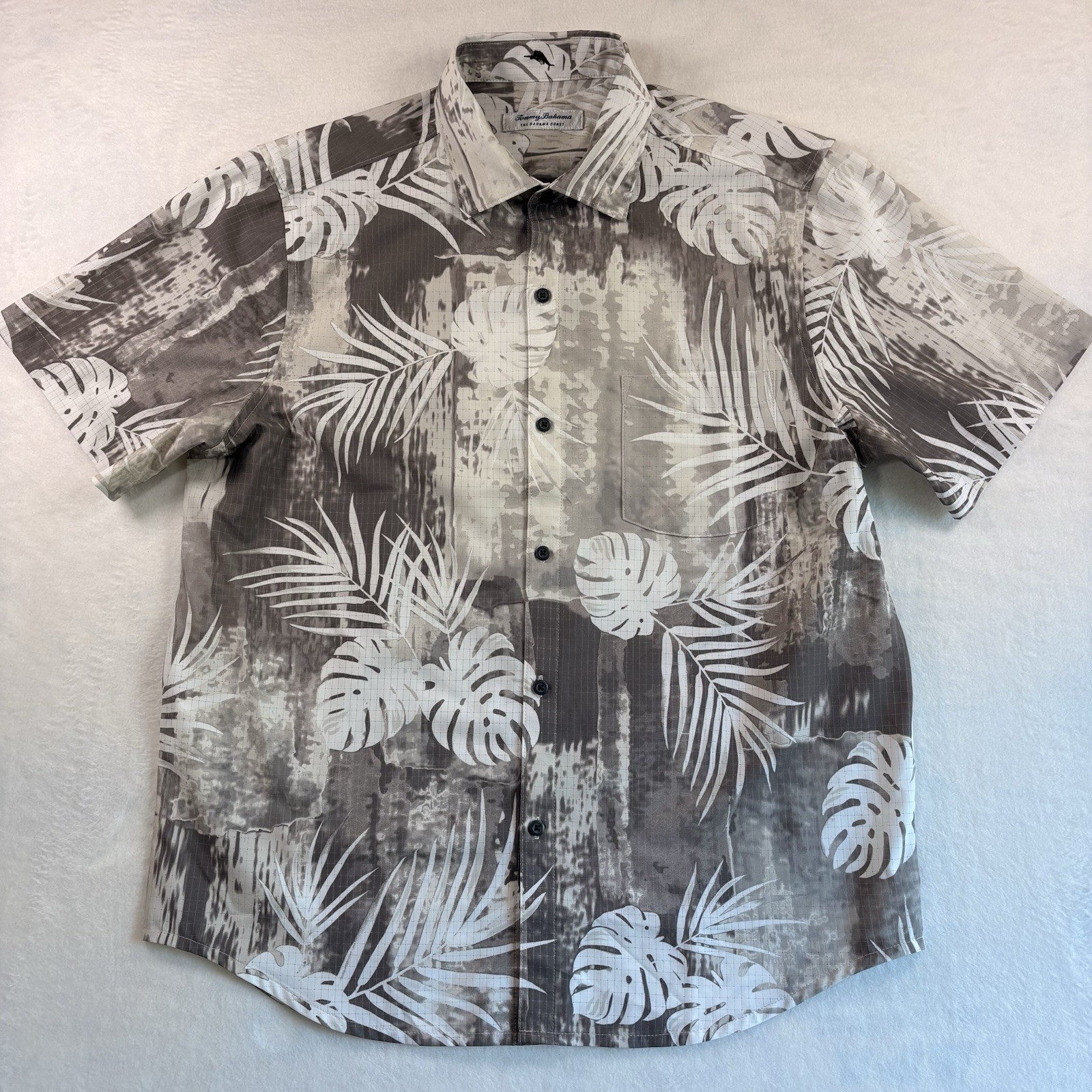 Tommy Bahama Hawaiian Shirt Mens Medium Gray Floral Palms Bahama Coast Button Up