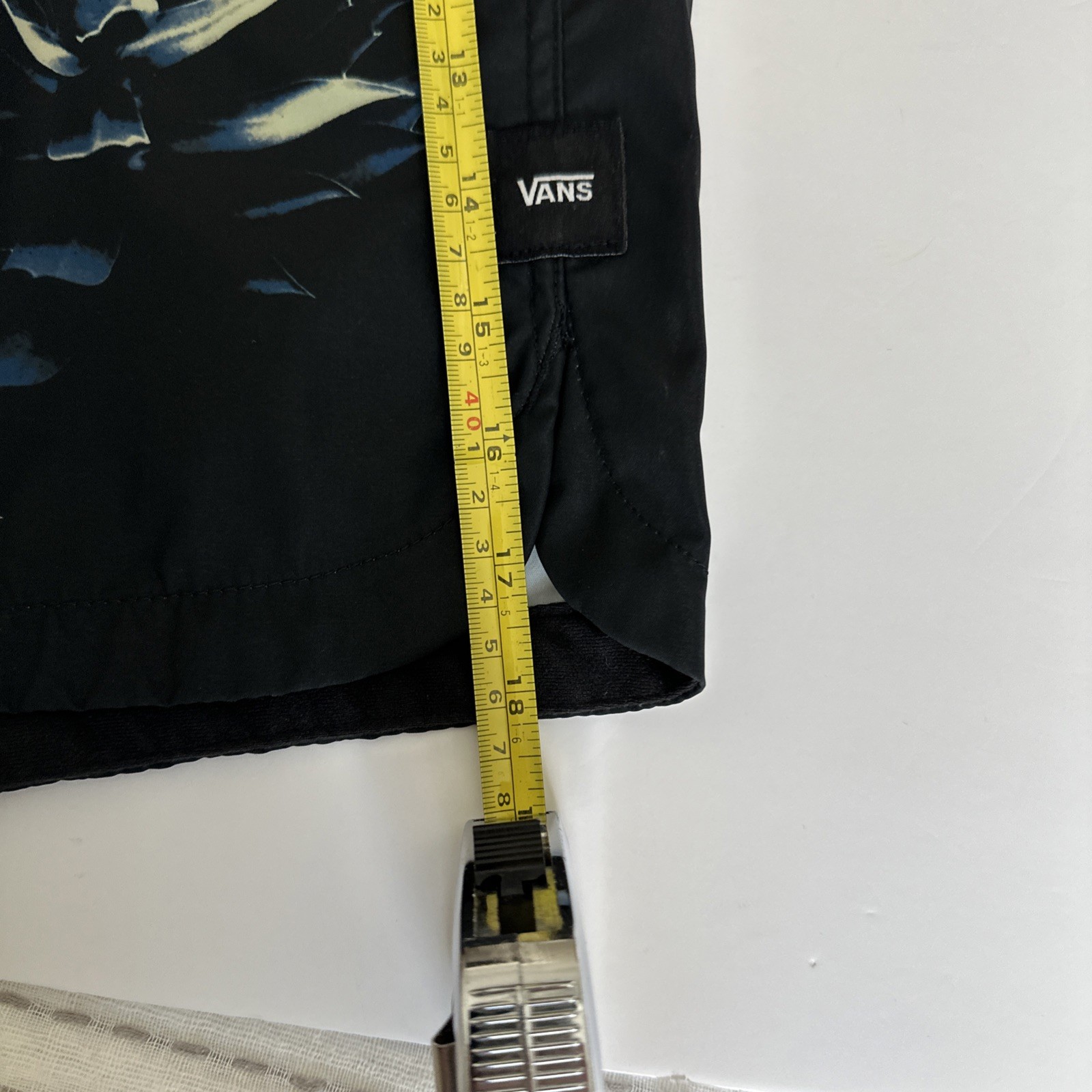 VANS Men's Board Shorts Size 36 thumbnail 6