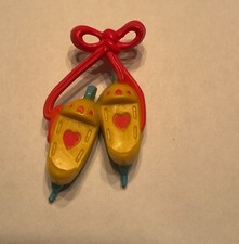 Vintage AGC 85 Care Bears Cousin Posable Cozy Heart Penguin ICE SKATES Accessory