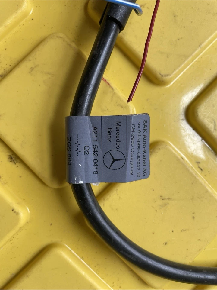 Cable negativo de batería de motor Mercedes-Benz E350 2007 OEM 2115420418 Foto 2 de 4