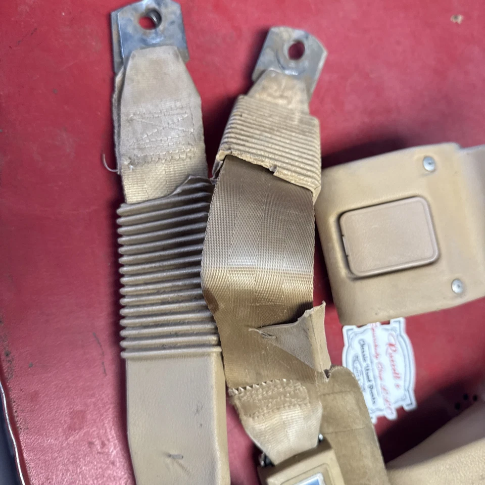 77-80 Chevrolet Squarebody C/K20-30 doble cabina suburbano cinturones de seguridad retractores Foto 4 de 4