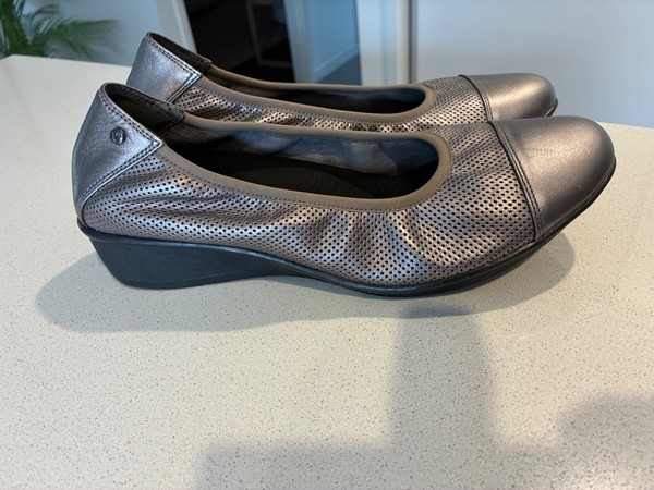 Ladies Revere Verona  Size 8.5 M Ballet Flats Gunmetal Grey