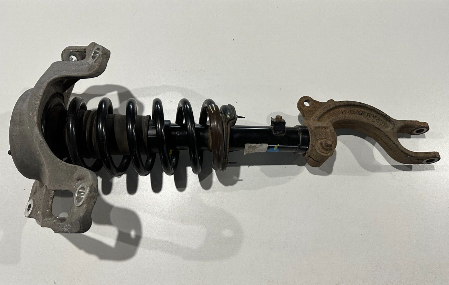 2015 2016 Hyundai Genesis SDN 3.8l AWD LT FT Strut Bracket W/strut