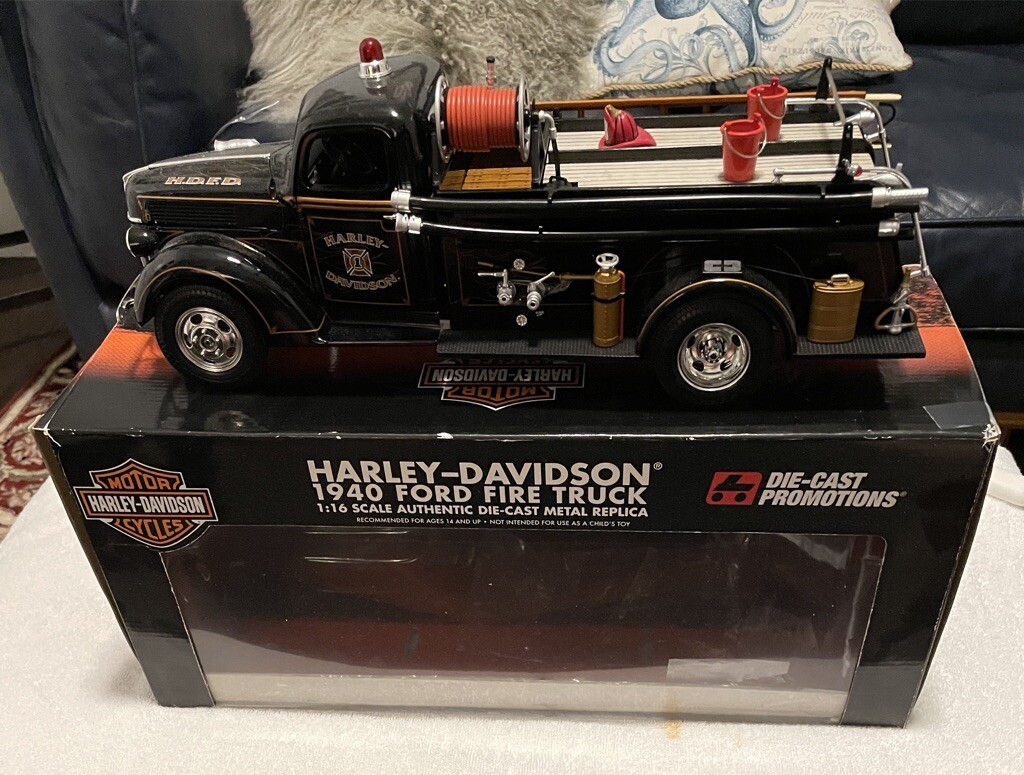 Harley Davidson 1940 Fire Truck 1:16 Scale Authentic DieCast