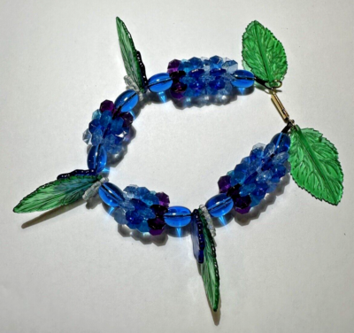 Bracelet Perles Lucite Et Alliage Doré - Bangle Avec Breloques, Longueur 18 Cm, Occasion