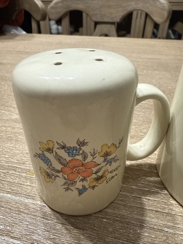 Vintage Kitchen Decor Saltera Floral Utencil- Holder Salt & Pepper Shakers - Picture 2 of 5