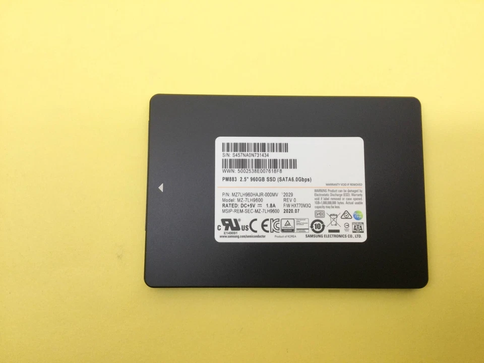 SSD Interno MZ-7LH9600 Samsung PM883 960GB SATA 6Gbps 2.5" MZ7LH960HAJR Foto 3 de 4