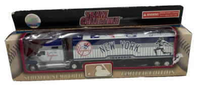 MLB New York Yankees 2003 18-wheeler Limited Edition Fleer Collectible #1/1500