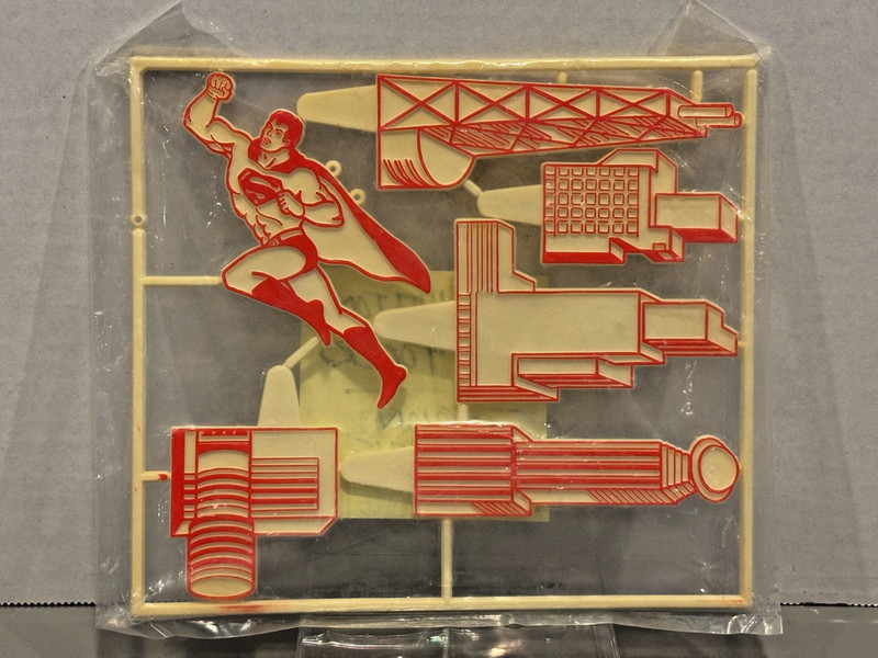 Vintage WILTON Cake Topper * SUPERMAN IN METROPOLIS * Unused * Dated 1978 *