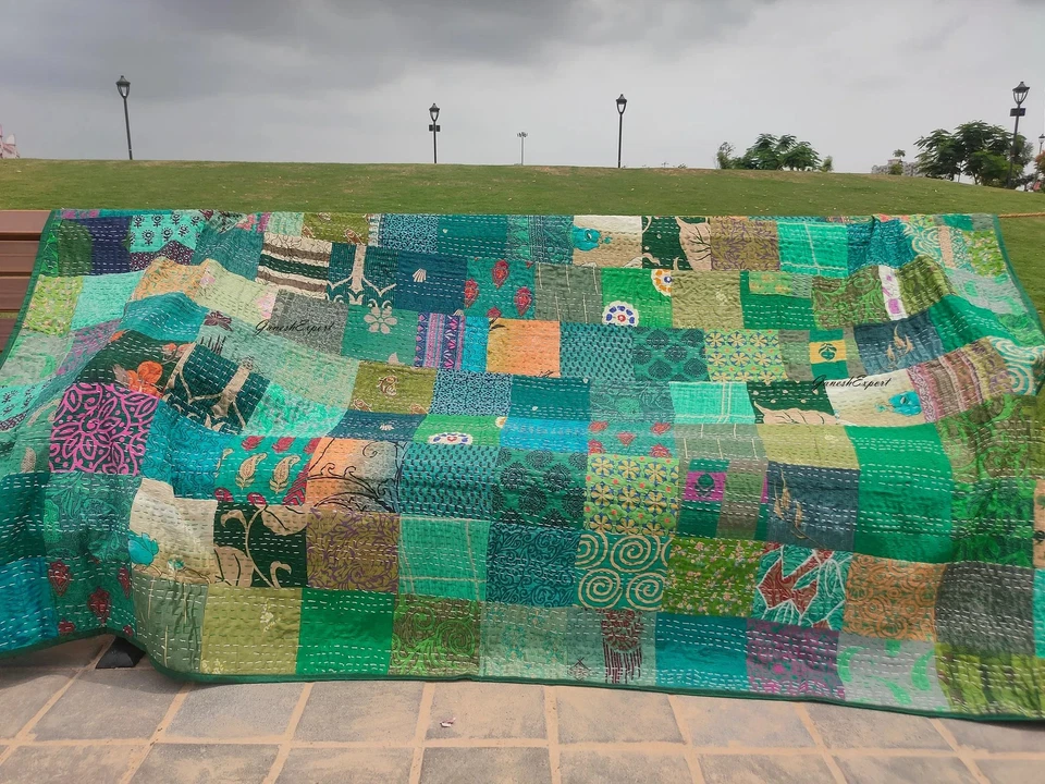 Colcha manta edredón Kantha verde doble retazos de seda hecha a mano india Foto 3 de 4
