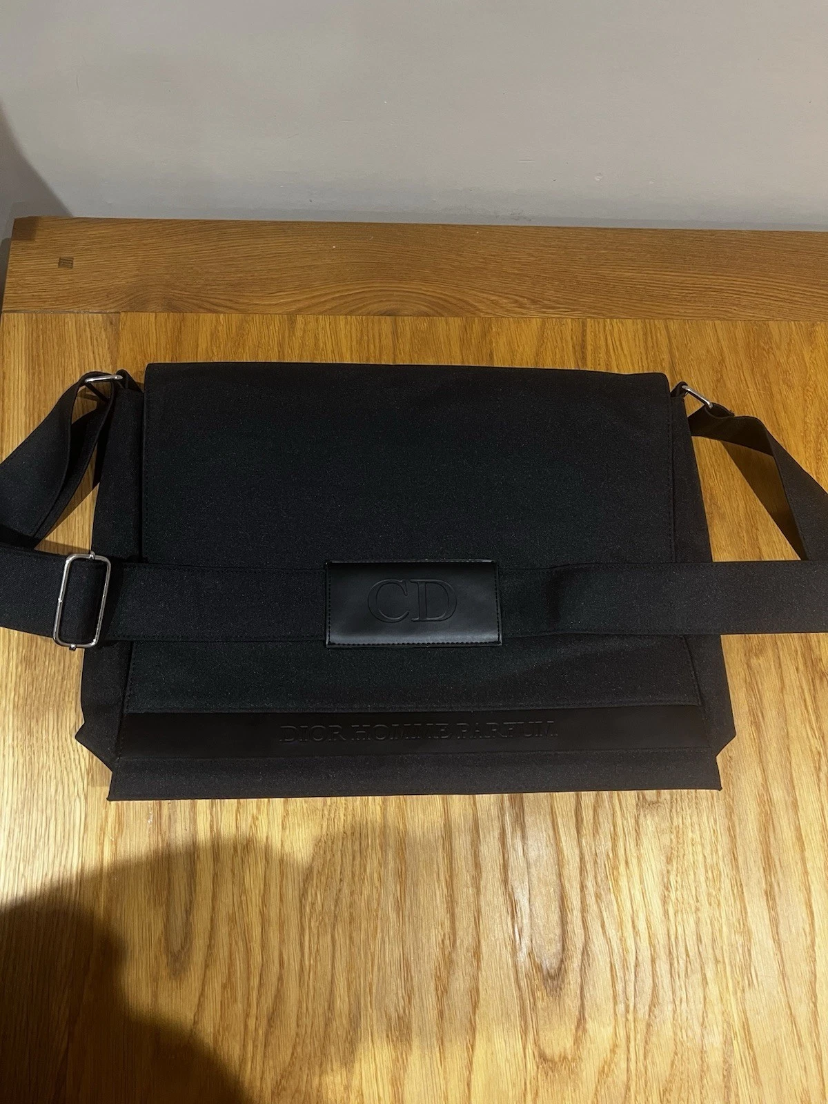 Sac bandoulière noir parfum Dior Homme porte documents sac messager business