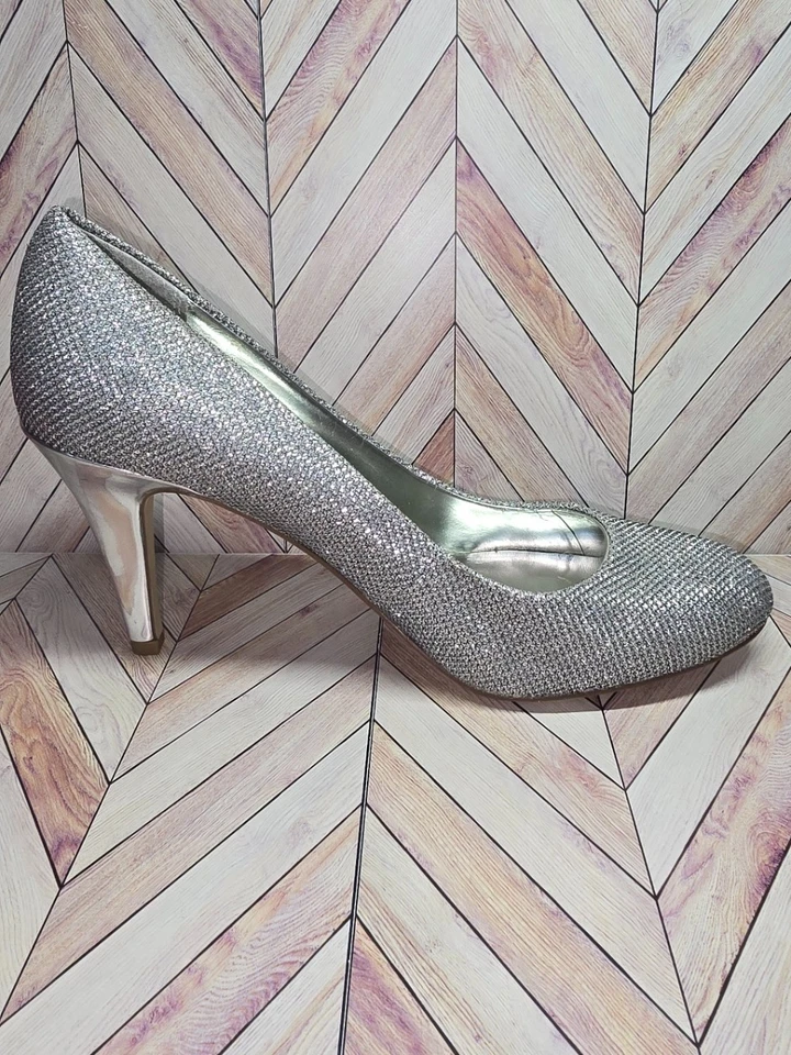 Zapatos de salón Style & Co plateados brillantes con tacón de cuña talla 8M punta redonda Foto 4 de 4