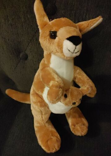 Kangaroo Plush Toy 2009 9" With Baby Joey In Pouch NWOT Wishpets Saandra Tan