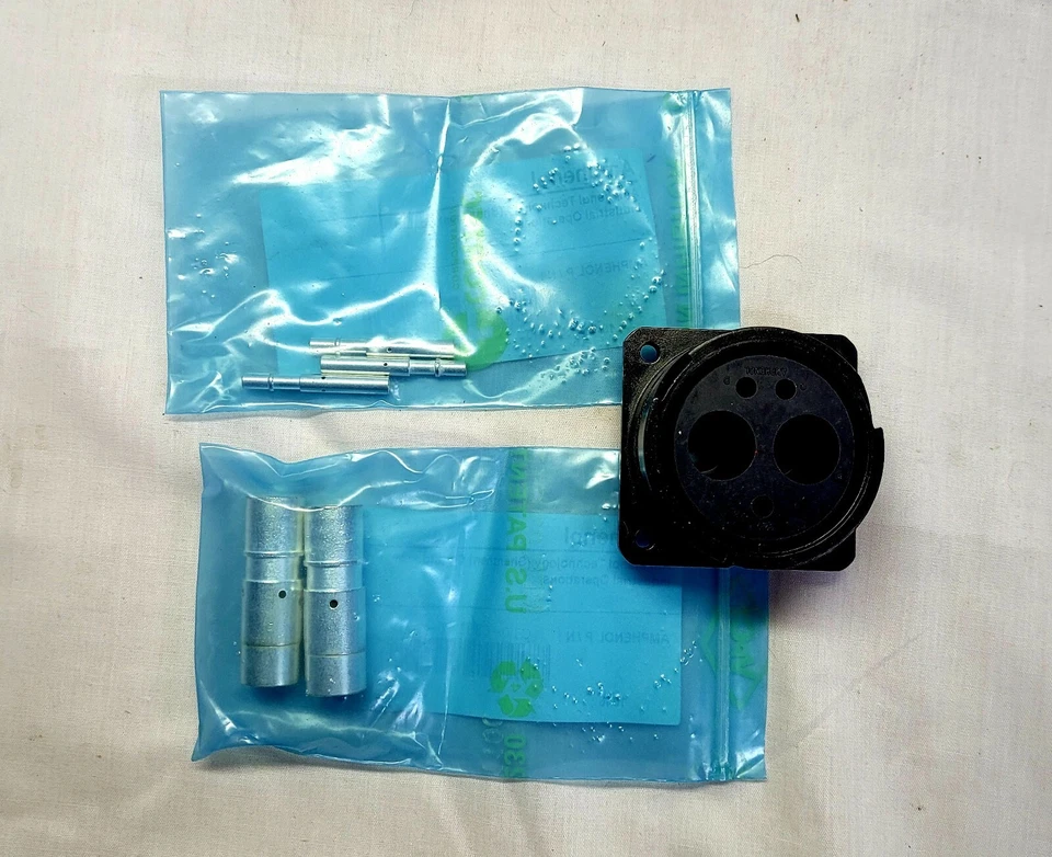 Amphenol 32-13 GTC02R32-15 3 Pin Connector - Image 2 of 4