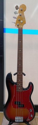 FENDER JAPAN PB62/3TS electric bass