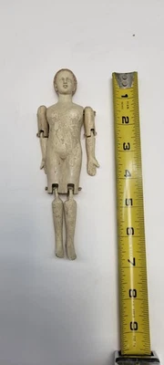 Muñeca antigua de madera tallada muy fina de 6 3/4" de alto - Imagen 1 de 4