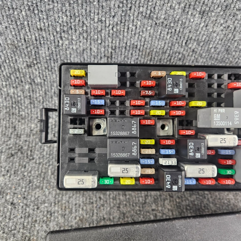 13599107 2008 - 2011 别克卢塞恩凯迪拉克DTS后座保险丝盒继电器原始设备制造商 — 第 3/4 张图片