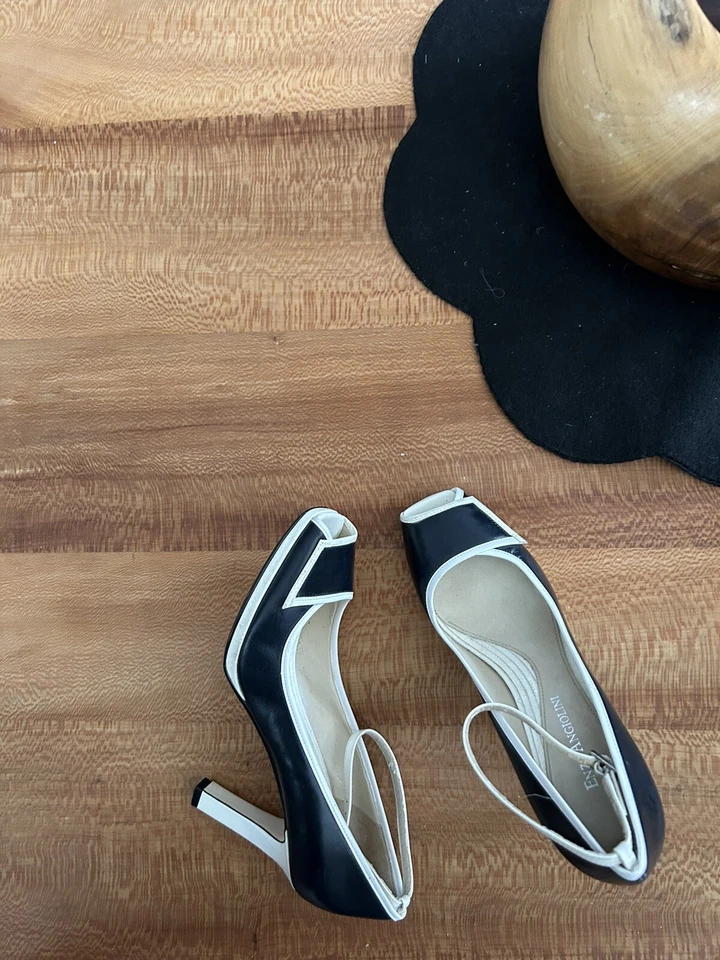 Parte superior de cuero talla 7,5, zapatos mujer 3,5 pulgadas tacón. Enzo Angiolini azul/blanco Foto 4 de 4