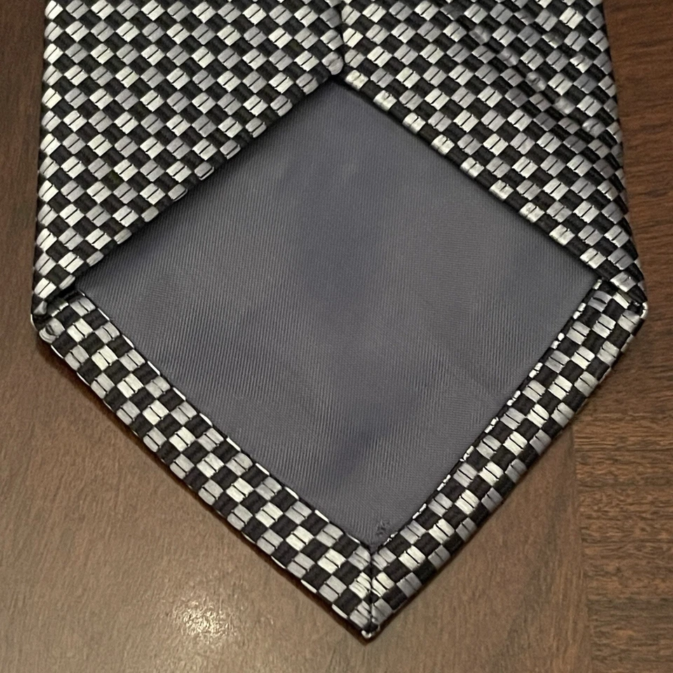 Corbata de cuello Stafford Essentials negra 100 % poliéster para hombre hecha en China Foto 2 de 4