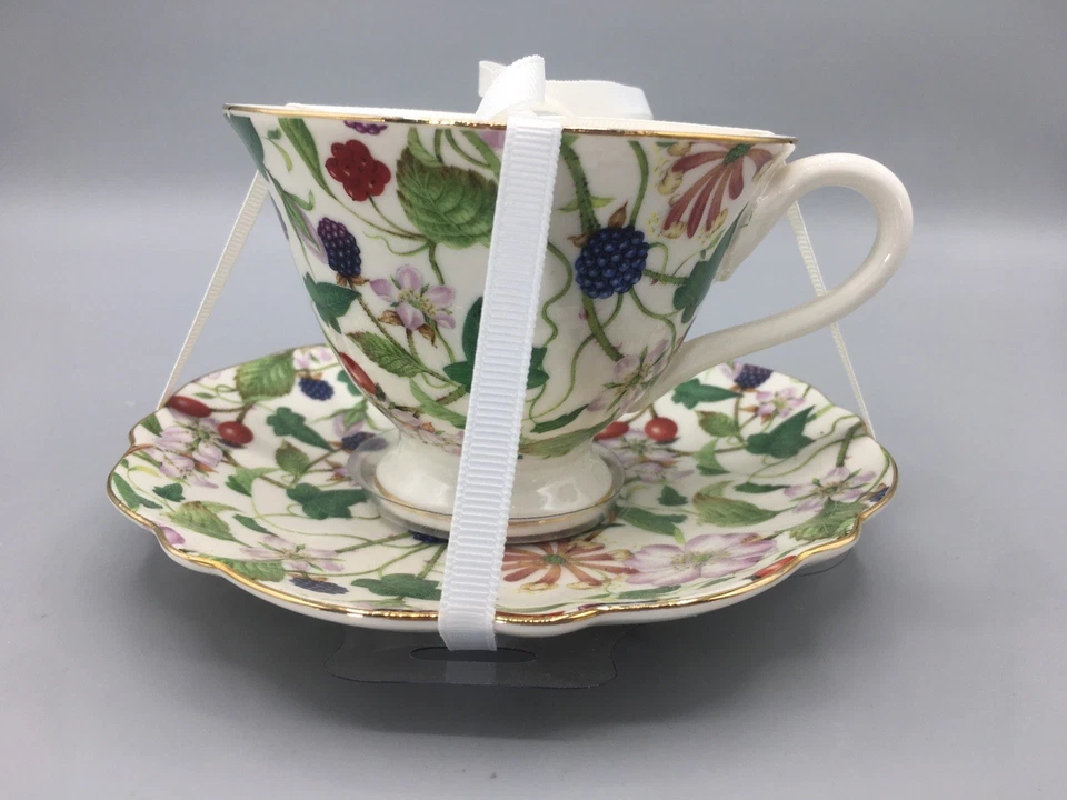 Taza de té y platillo Graces flores y bayas borde dorado cinta atada sin usar Foto 2 de 4