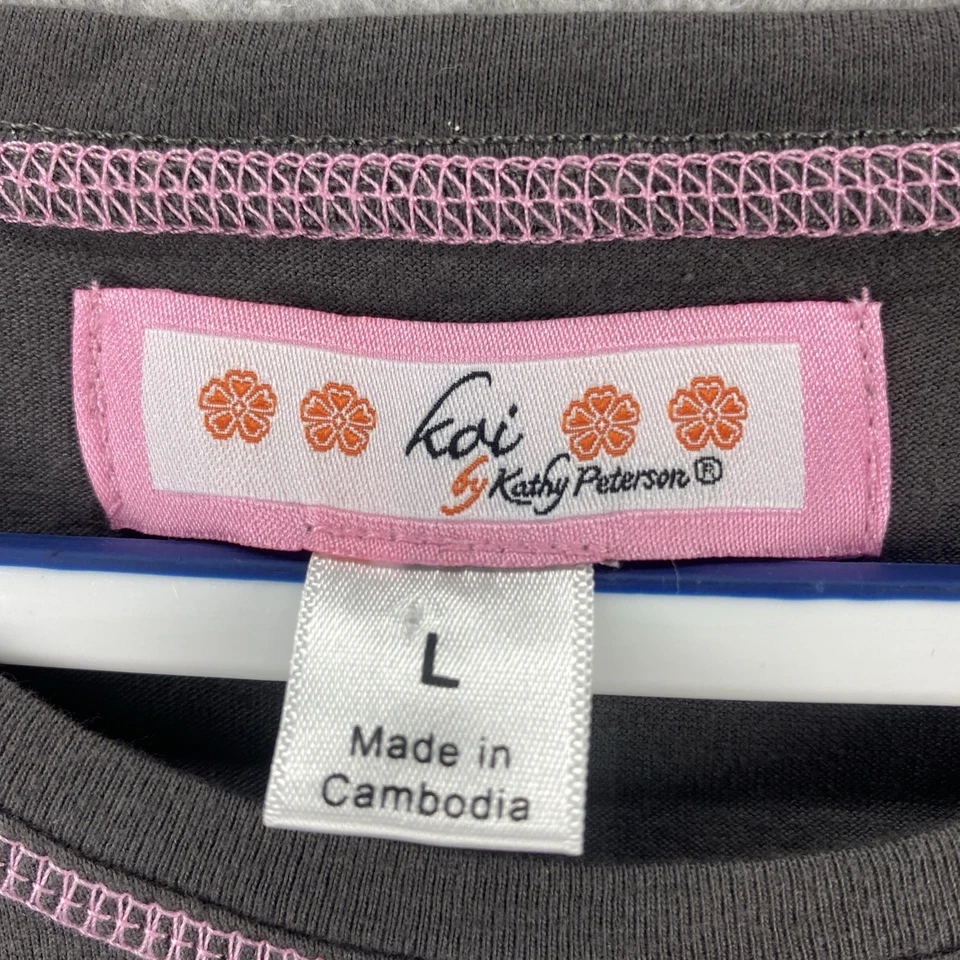 Camiseta Koi by Kathy Peterson L Nueva con Etiquetas Gris Manga Larga ESPERANZA Rosa Cinta Cáncer de Mama Foto 2 de 4