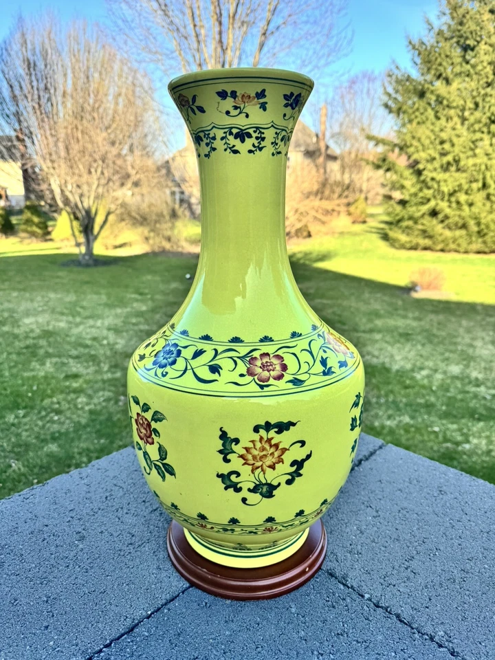 "Florero chino vintage de porcelana esmaltada amarilla patrón agrietado de 19"" de alto" Foto 2 de 4