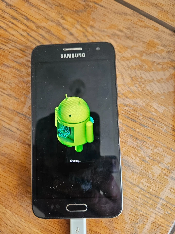 Samsung Galaxy A3 SM-A300FU - 16GB - Midnight Black (Unlocked) Smartphone - Image 4 of 4