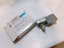 HONEYWELL RP418A 1081 1  208/60 Volts New In Open Box Electric Pneumatic Valve