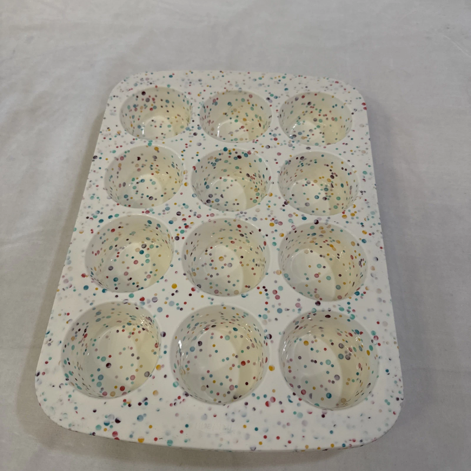 Trudeau Structure Silicone 12 Muffin Cupcake Pan 2 Pack BPA Free Confetti Design
Opens in a new wind