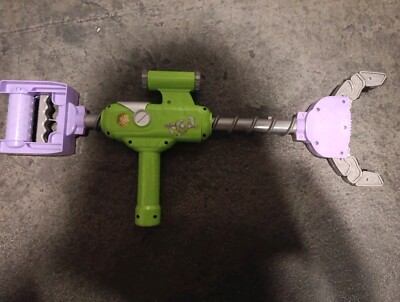 Disney Parks Toys Story Buzz Lightyear Star Command Claw Grabber