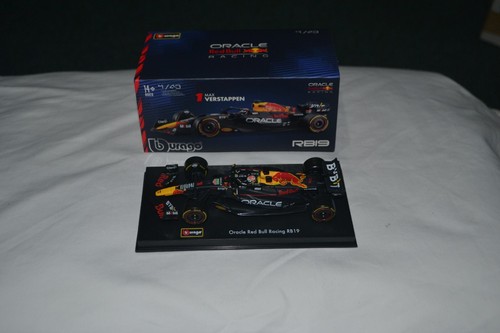 1:43 Bburago Oracle Red Bull RB19 F1 Model 2023 #1 Max Verstappen W/ Helmet+Case