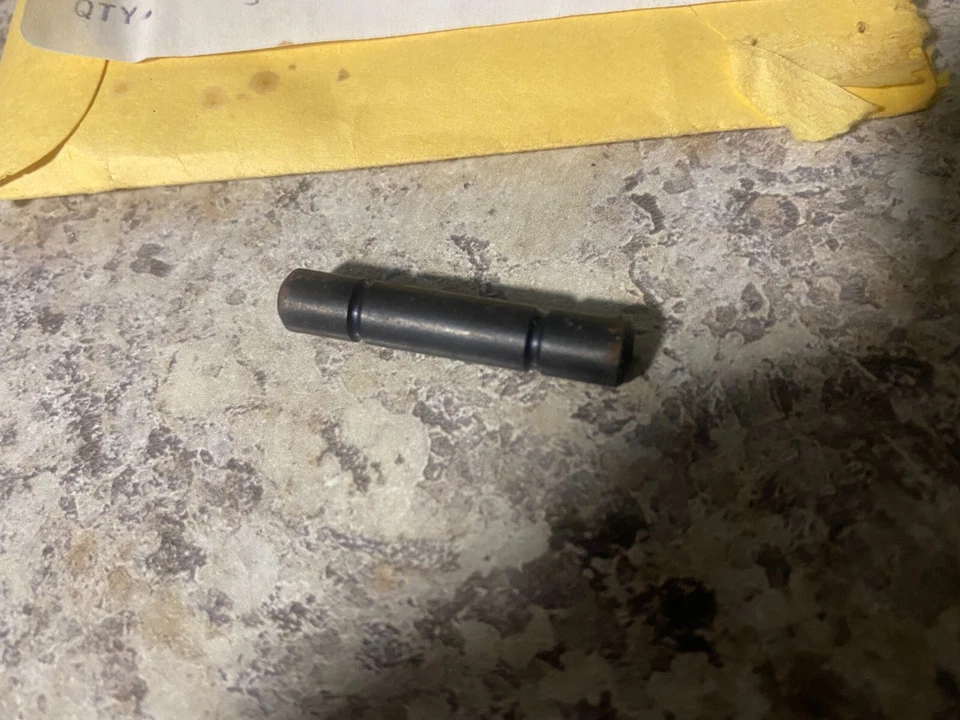 Placa de gatillo trasero Remington 1100 número de pieza 20606 #20 Foto 2 de 2