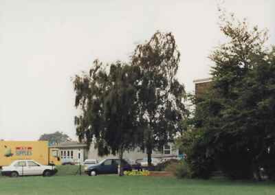 Foto 6x4 Alton Park Junior Schulgelände: zerlegbare Klassenzimmer und Tr um 1995