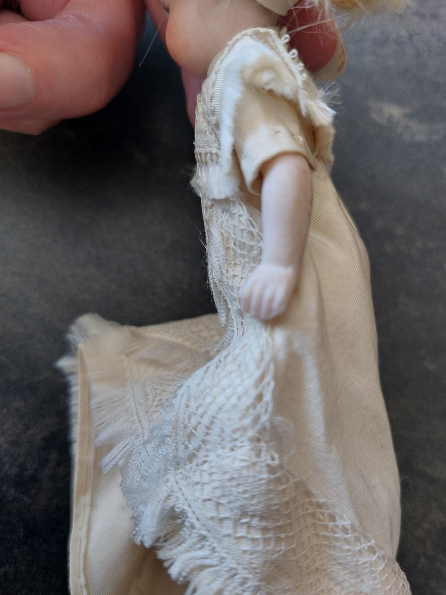 P1/ Ancienne petite poupée MIGNONNETTE 11 cm en biscuit